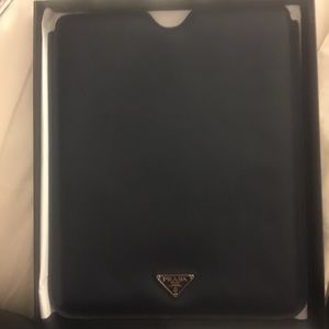 iPad case. Comes In box